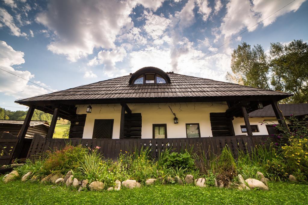 Casa Poveste Pensiunea-Muzeu Campulung Moldovenesc Exterior photo